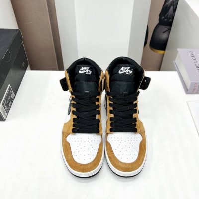 出厂: 独家顶级版本 Air Jordan耐克联名25vs最新王炸爆款系列 情侣彩色拼色休闲鞋 唯独一款牛皮拼色的高帮鞋，耐克乔一情侣毛鞋让鞋迷大开眼界，各种意