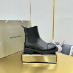 2024秋冬 Balenciaga 巴黎世家 爆款推荐这款鞋今年非常爆，独立风格各处无可挑剔的细节做工。面料：头层牛皮 。内里羊皮 35-40码 41可定做。
