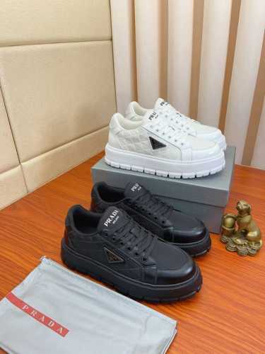 实价： 高品质新款prada 普拉达 专柜同步上市， 新款男鞋、面料精选进口面网配滴胶工艺。进口牛皮内里。高端气垫开模防滑橡胶大底，精美线条、简约大气，上脚舒服
