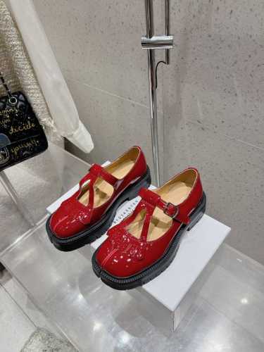 Maisom Margiela Mm6马吉拉经典分趾乐福鞋 这双热度超高的单品 必须人手一双入手了 不能错过的单品 炸裂了 独家原版购入开发 不能错过的一款 鞋