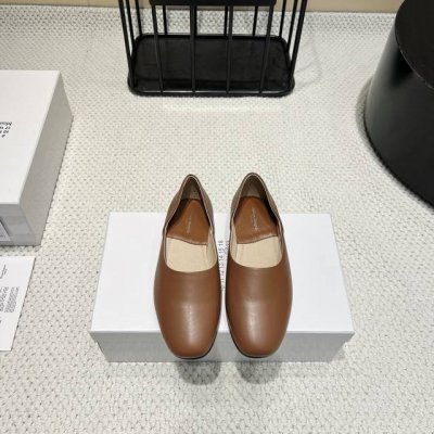 出厂:400《顶级顶级版本》 maison Margiela马吉拉25Vs 新款单鞋系列… 【圆头平底单鞋】 原版一比一打造舒适度、包裹性都比较好。个性十足，很