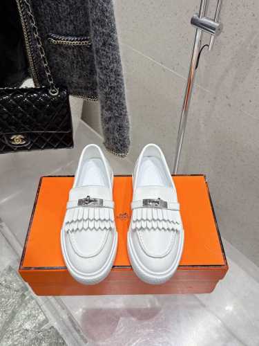 代购级 情侣款 男10 Hermes 爱马仕 H家 Game Kelly扣厚底乐福鞋 小牛皮乐福鞋风格免系带休闲运动鞋，搭配功能性镀钯Kelly鞋扣。 原版定制