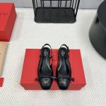 出厂: 独家顶级版本Valentin*O华伦*天奴25Vs早春专柜最新时装单鞋系列蝴蝶结后空单鞋华伦天奴女士钟爱简约又难以抗拒系，搭配展现与众不同的穿搭风格、自