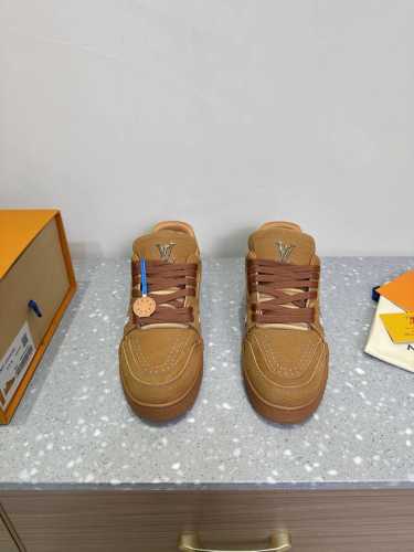 限男款 LV TARINE路易威登L家 驴牌 情侣款 休闲 运动鞋 滑板鞋原版购入开发 做货 本款LV Trainer 运动鞋选用牛皮革塑造繁复鞋面，需要数小时