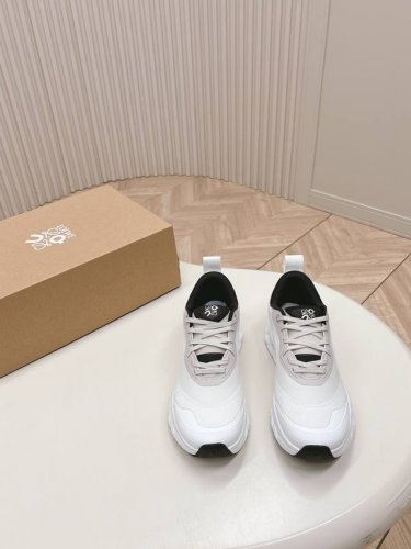 高版本 情侣款 Loewe 罗意威 X On Cioudtilt2.0跑鞋情侣款罗意威 X On 昂跑全新合作系列跑步鞋 品牌与瑞士高性能运动品牌on携手打造的