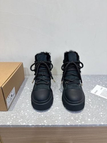 INUIKII 小众潮牌 秋冬新款 厚底 雪地靴这款松糕厚底靴今年非常爆，穿上 增高 超酷个性非常强！潮派炸街！各大网红明星同款！面料：原版进口牛京 牛皮内里：