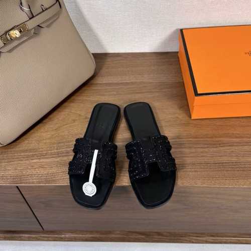 出厂价 ，拼接垫脚Hermes 爱马仕H拖鞋Oran凉鞋系列 时尚又百搭 超级舒服 每个细节都做到极致 原版麂皮 原版1:1独家私模鞋面 原版真皮沿条大底 包装