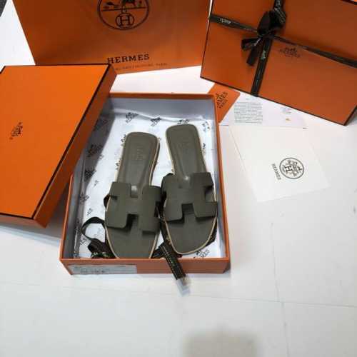 顶级品质 上新hermes 2024爱马仕手掌纹系列。 超级有档次的一款贵妇拖鞋，绝对人手一对。 100%购入正品1：1定制，楦型、原模具、皮料，都专为这款而定