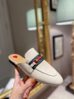 普通仿真皮底 橡胶底 皮底 2024升级经典爆款拖鞋gucci／古奇拖鞋系列：面料顶级版进口头层全粒面牛皮，内里垫脚绵羊皮，原版古铜金马衔扣 配搭原版双色织带，