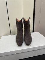 Khaite ｜秋冬新品猫跟短靴 本季最佳时髦小跟靴 ～ 质感完美 线条利落 人都轻盈了不少 好像无论配什么都显得很时髦 进口小牛皮 皮子超级软 鞋子很轻走路很