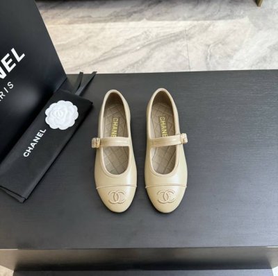 Chane*｜小香23S秋冬新品米兰走秀玛丽珍鞋本年度最美玛丽珍鞋无法抗拒的高级与优雅无论是搭配牛仔裤百褶裙还是穿去较正式场合都可以的秋冬配袜子也都是无敌美！这