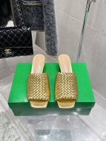 代购级 Bottega Veneta 2025春夏新款手工编织 Bv Knot系列金属跟拖鞋高跟单品~这款方头拖鞋简直Bv最新天花板啦 金属麻花跟 为了稳固耐穿