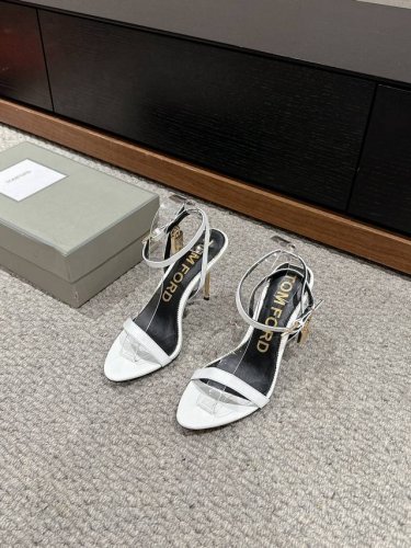 顶级品质 Tom Ford Ss24 New Arrival～ 2024春夏新品｜罗马高跟凉拖鞋 Tom Ford 是一个奢华 时尚摩登品牌！ 设计风格大胆，奢