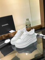 CHANL* 2024sw网红明星同款 专柜最新走秀主打系列上新款， 牛皮字母一比一原版排列搭配。 内里垫脚：进口羊皮里 大底：私模稀模超轻TPU大底 码: 3