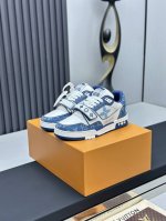 工厂直销 顶级版本 LV-路易威登-经典走秀新款空胶工艺 原版1：1开发复刻！！上脚非常舒适 奢侈用料，做工精细，中底印有欧洲制造英文字母鞋面由意大利进口小牛皮
