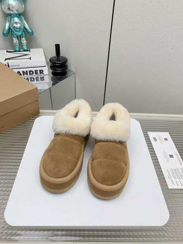出厂 高版本 Ugg经典雪地靴系列，羊皮毛一体 时尚潮流，百搭，保暖又舒适， 不畏严寒 羊毛 大底：原版大底 码数：35-41码