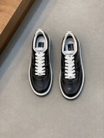 出厂价 Chanel 、2024开春新款Size；38~45 38 45 订做男款香奈儿运动鞋 ， 一月的款式溢价超级严重基本上可以说是买不到了柜姐收到这个颜色