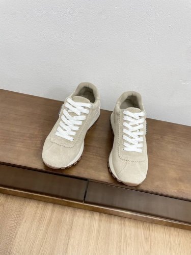 男款10情侣款顶级版本brunello Cucinelli 新款bc经典休闲鞋运动鞋 Bc是意大利知名品牌，极简主义风格，复古又高级！简约又大气，属于非常耐看的