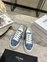 顶级版本330， celin*E 思琳春夏款拼皮帆布鞋 简单 舒服 干净 就这你以为Hedi设计的只是普普通通的球鞋吗 他有注入自己的时髦巧思厚底鞋设计是为了穿