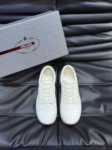 38-45 Prada 普拉达新款男士真皮运动鞋，市面最高版本 、欢迎任意对比！原版皮料质感极佳，超上档次！意大利进口胎羊网内里，可拆式垫！奢华用料、精细做工，