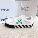 off White新品上新 情侣款 Off White新品上新 潮牌箭头斑马线大底，官网同步现货供应off White经典十字标撞色标志潮范十足，是经典板鞋时尚