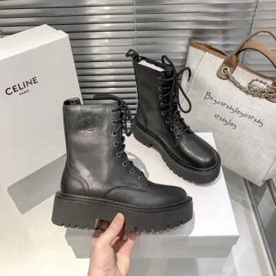 出厂： 赛琳短靴火热上新啦厚底小短靴这几天非常火爆代理们赶紧上图大卖ba两个颜色选择质量杆杆的、系带休闲上脚很机车有范、推荐给大家 标准码数：35-40 颜色：