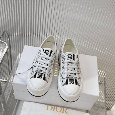 出厂 。Dior迪奥walk'N系列 老花 刺绣 厚底帆布鞋 休闲运动鞋！ 原版购入开发 做货 这款 Walk'N'Dior 厚底运动鞋是一款时尚单品，提升该