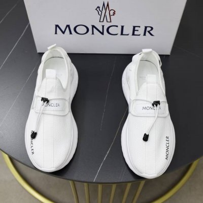 MONCLER 盟可睐 蒙口 -鞋面：品牌布匹拼接皮料车 -内里：舒适透气 -大底：原版轻便耐磨大底 -超高品控 做工精细：凸显 高端 贵气 档次 -Size