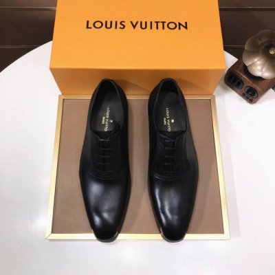 工厂 Lv 原单牛皮内里 Lv最新真皮商务西装鞋官网同步上市，意大利进口 头层牛皮一比一重金打造，官网1:1橡胶大底。穿着百搭，高档不失档次，彩色搭配气度不凡。