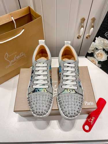 橙子出厂价P ，男码10 定制款 Christian Louboutin Cl低帮板鞋系列 铆钉 水钻 运动鞋休闲鞋红底鞋 情侣款 定做时间较长，请耐心等待！