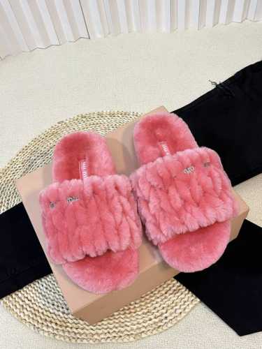 出厂 Miumiu 缪缪23新款 毛拖 高品质闭眼入！加厚真毛踩上去更加柔软舒服，采用进口皮毛一体羊羔毛 内里毛里 银色五金扣 原版高密度发泡底 Size:#
