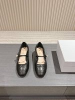 出厂 迪奥 Dior 2024早春高定系列新款标志性电绣藤格纹低跟芭蕾舞女鞋 Cd字母logo珍珠扣粗跟蝴蝶结女单鞋 面料：定制小羊皮 内里：定制羊皮内里 内里