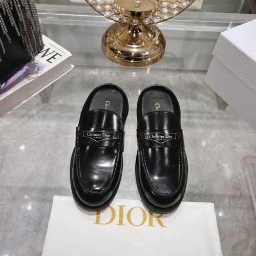 出厂 Dior 迪奥秋冬新款毛毛拖鞋 顶级品质，版型超正，复古时尚经典单品 巴黎时装周第一场分量十足的大秀场打造的新品 灵感由d主设计师巧妙结合在完美鞋型上.精
