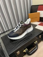 出厂价： Lv 新款运动休闲鞋专柜品质，优质做工，鞋面采用进口牛皮配布，透气网布内里，原板柔软橡胶大底，休闲时尚，高端品质，独家新款，码数：38-44，4色可选
