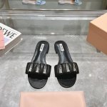 miumiu2025ss春夏新款平跟羊皮凉鞋拖鞋顶级版本 Zp开发 原版拆卸 对版金属羊皮 秒杀市面普通版本，miumiu真的太少女啦！超级软糯 舒适度超高！