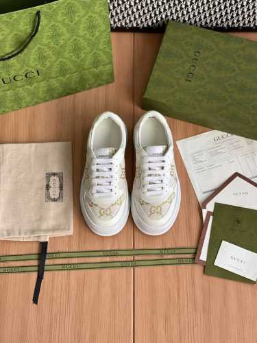 Gucci 饼干鞋整双鞋子采购Zp开发打造，全部定制材料，独家开模大底，细节全部对版出货，连包装也做到跟正品一样。码数:女：35-40 男39-44