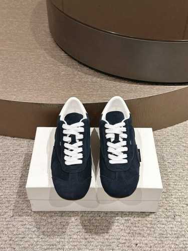 出厂P360。Immi 小众潮牌 秋冬新款 复古平底 阿甘鞋 休闲鞋 马卡龙色系. 眼前一亮又一亮. 呼声超超超级高的紫色.自带亮组彩色鞋带 鞋底是用了户外品牌