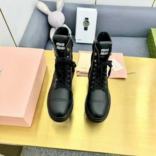 出厂价 Miumiu2024新款复古机车靴 今年最值得入手的靴子 没有之一！超多网红明星上脚 Miumiu今年确实泰酷辣 限定款 专柜非常难买、脚感超赞！ 靴筒