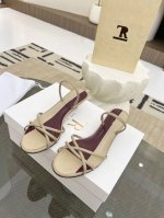 高品质出厂 The row 新款性感细带凉鞋 细带凉鞋只服the row 一如既往的简单，超强设计感，线条简洁流畅 虽然没有过多的元素点缀，只有两根细带支撑鞋面