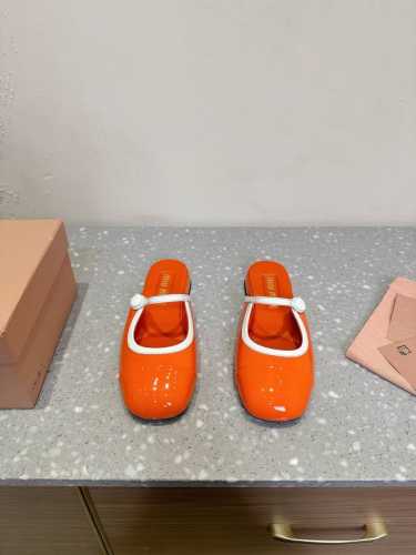 Miu Miu 缪缪 25ss春夏 小粗跟 玛丽珍 半拖 上脚果然更惊艳~个性设计非常百搭，而且高度也太适合我了，穿着不累脚 绝对入手不亏的一双！面料：原版进口