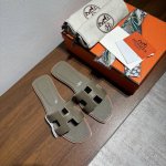 出厂价：310赠送随机搭配丝巾 品牌：Hermes官网最新色系 编号：H01-2024003 颜色：大象灰 车白线 码数：35-40全码(34 41 42定做不