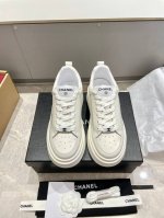 出P380 Chanel25K熊猫拼色休闲鞋 网红明星同款 专柜最新走秀主打系列上 一比一原版排列搭配 这款百搭的板鞋 看似平平无奇 上脚后属实好搭 酷毙了 后