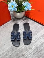 橙子出厂价 HERMES 爱马仕 夏季经典平底H拖鞋 旅游度假沙滩凉拖面料：水钻码数：35-42