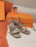 蜥蜴纹系列 9.5cm组图 』Hermes 爱马仕Glamour凉鞋系列 时尚又百搭 超级舒服 每个细节都做到极致 搭配同色调标志性纯钢Kelly五金鞋扣 设计