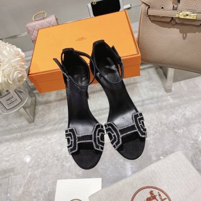 Hermès 爱马仕高跟气质凉鞋 耗时半年时间开发，终于完美复刻出货爱马仕的高跟鞋是我见过最简约最耐看最有气质的！！！任何风格都能hold住，跟高：7cm 9c