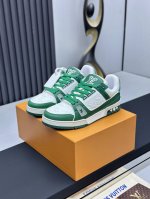 工厂直销 顶级版本 LV-路易威登-经典走秀新款空胶工艺 原版1：1开发复刻！！上脚非常舒适 奢侈用料，做工精细，中底印有欧洲制造英文字母鞋面由意大利进口小牛皮
