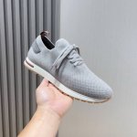 loro piana 新款莫卡辛鞋潮爆全球，官网火爆热卖，鞋面采用原版防水处理透气飞织绒面，搭配原版橡胶鞋底，经典之作。繁复的匠艺工序、精心考究的结构，令鞋款轻