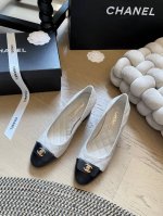 Chanel 24B书包扣平底 粗跟单鞋 经典的菱格纹 百看不腻 鞋面：内里羊皮 大底：真皮大底 跟高：平底 6.5Cm 码数:35-41 定做