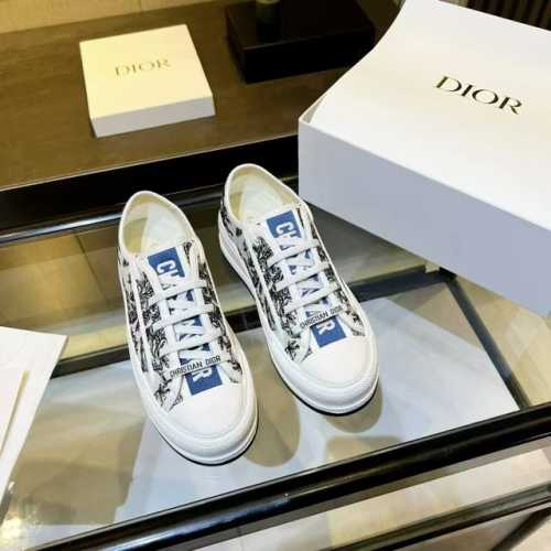 Dior迪奥 Walk'N系列 牛仔刺绣厚底帆布鞋 休闲运动鞋 原版购入开发 做货 这款 Walk'N'Dior 厚底运动鞋是一款时尚单品，提升该系列的格调。O