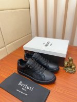 实价： Berlut* 布鲁提 新款出货 Shadow皮革运动鞋 双色高密度反绒皮拼接制成 鞋舌处饰logo徽标 鞋后跟品牌logo字母织带 以及鞋口处的电绣l